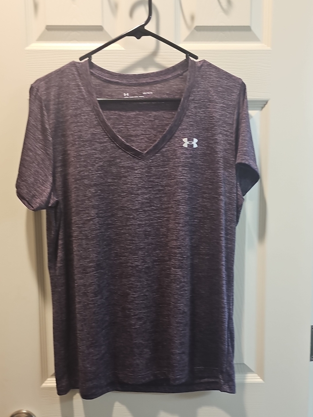 Under Armour Heathered Plum V-Neck Performance Tee Size L
